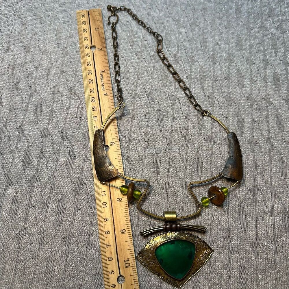 Vintage Metal & Green Stone Pendant Necklace Adjustable Statement - Picture 4 of 4